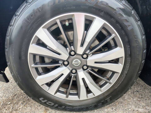 2017 Nissan Pathfinder SV