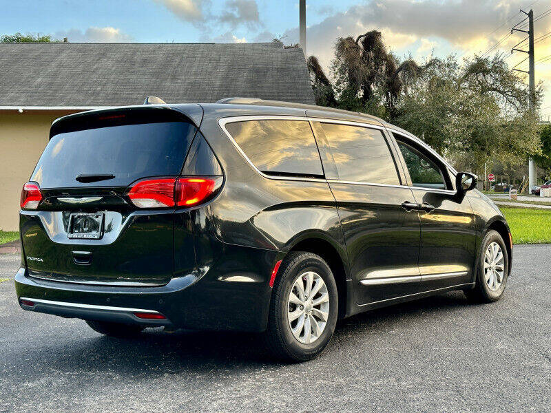 2017 Chrysler Pacifica  - $22,995