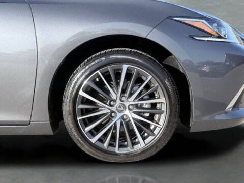 2025 Lexus ES 300h F SPORT Design