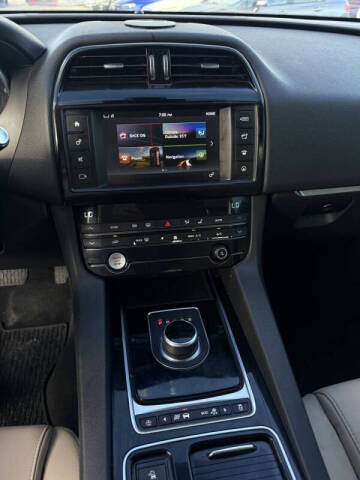 2018 Jaguar F-PACE 25t Premium