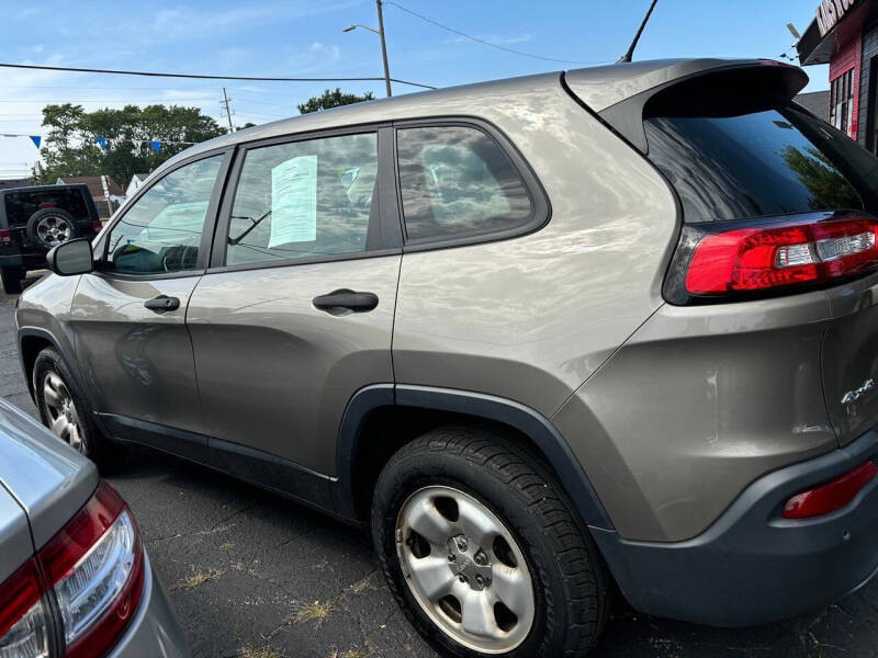 2016 Jeep Cherokee Sport