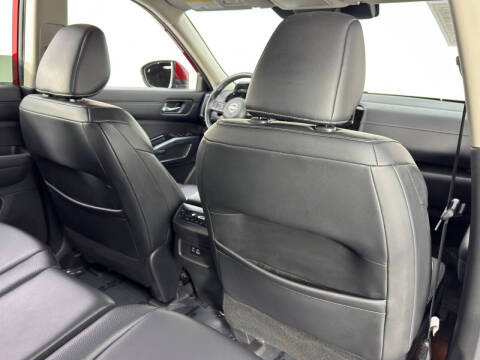 2022 Nissan Pathfinder SL