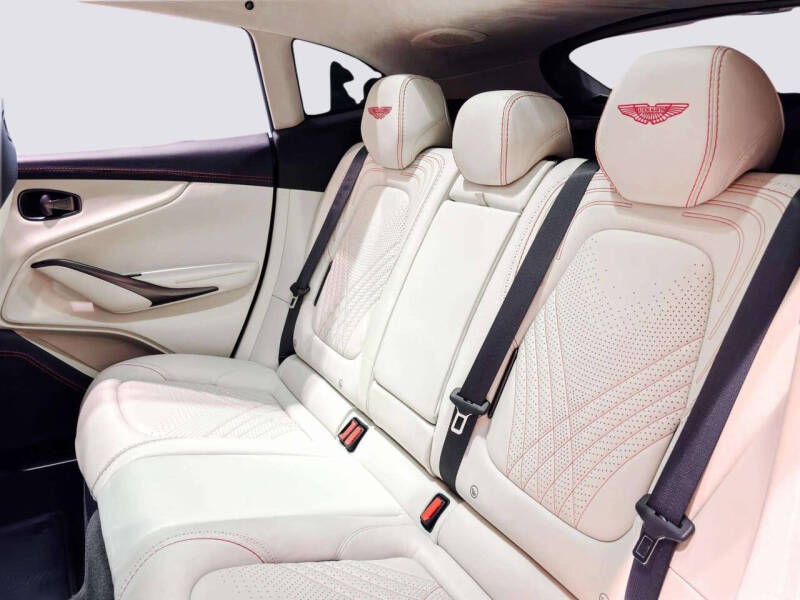 2021 Aston Martin DBX