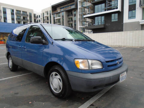 2000 Toyota Sienna LE