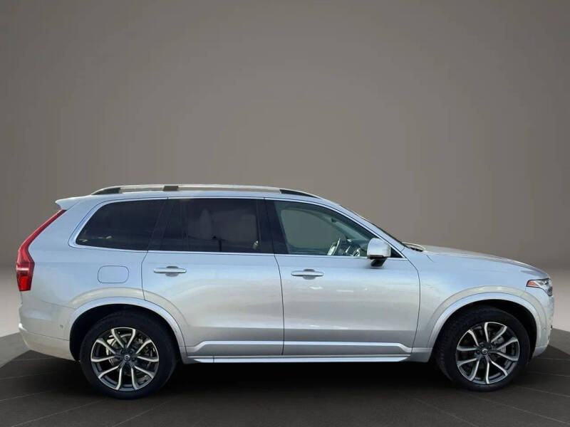 2017 Volvo XC90 T6 Momentum