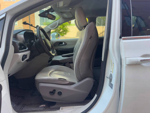 2017 Chrysler Pacifica Touring-L