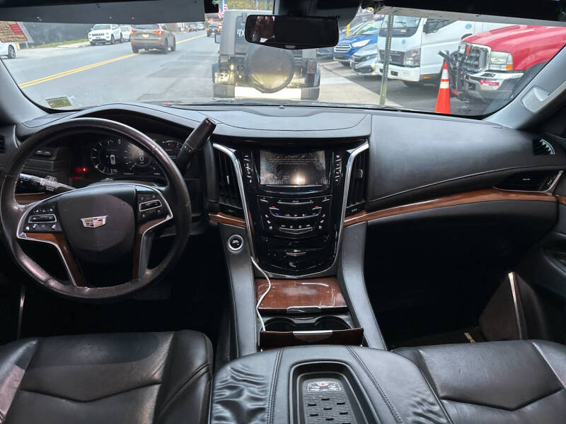 2017 Cadillac Escalade Luxury