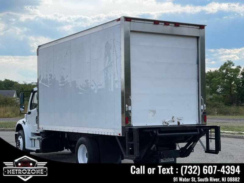 2011 Freightliner M2 106