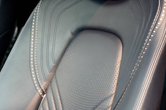 2021 Aston Martin DBX 34