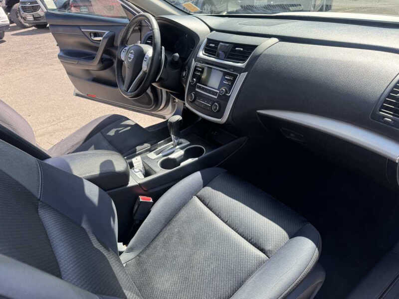 2016 Nissan Altima 2.5 SR