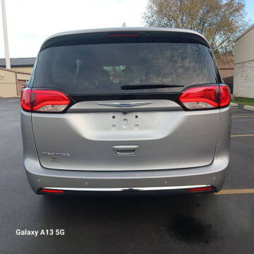 2017 Chrysler Pacifica Touring-L