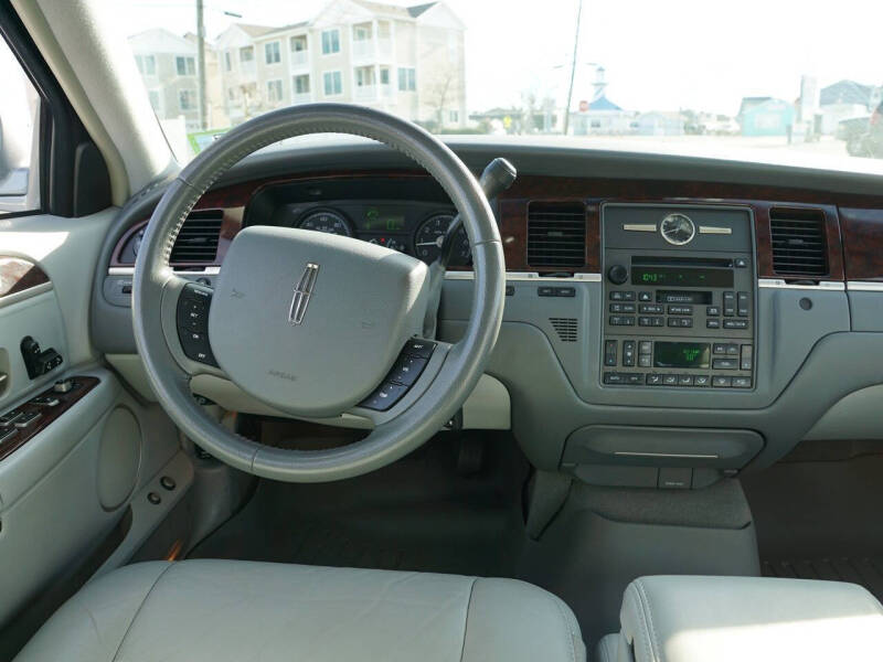 2006 Lincoln Town Car Signature