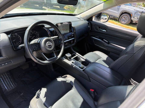 2023 Nissan Pathfinder SL