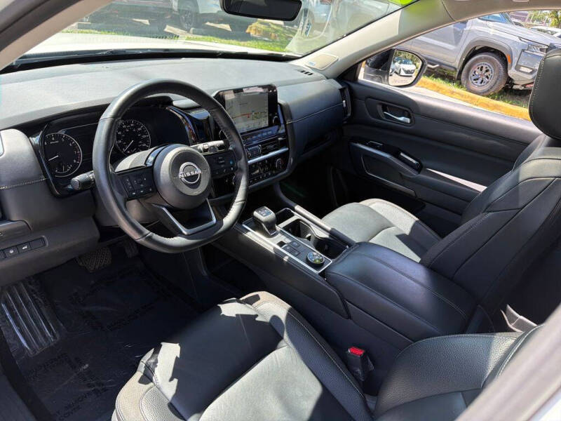 2023 Nissan Pathfinder SL
