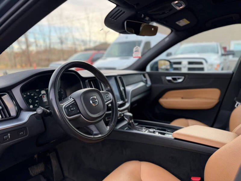 2020 Volvo XC60 T5 Momentum
