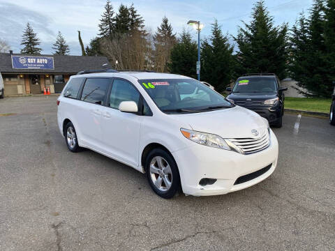2016 Toyota Sienna LE 7-Passenger Auto Access Seat