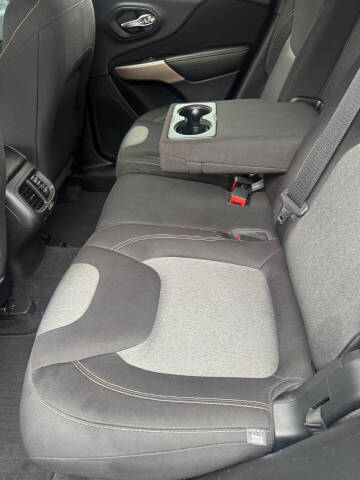 2017 Jeep Cherokee Sport