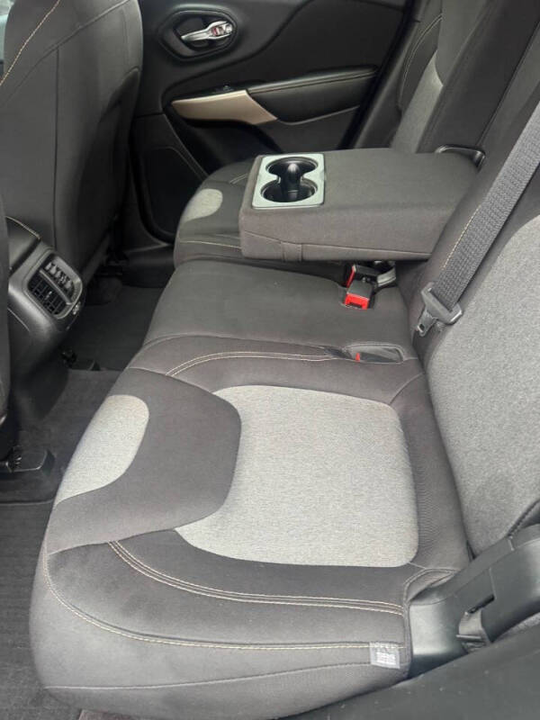 2017 Jeep Cherokee Sport