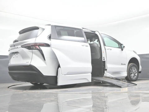 2025 Toyota Sienna XLE 7-Passenger