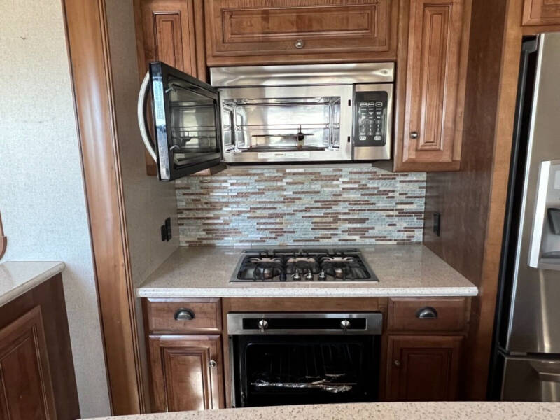 2018 Thor Motor Coach Redwood