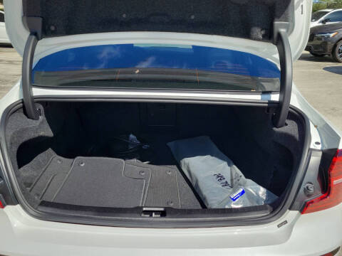 2024 Volvo S60 Recharge T8 Plus Dark Theme