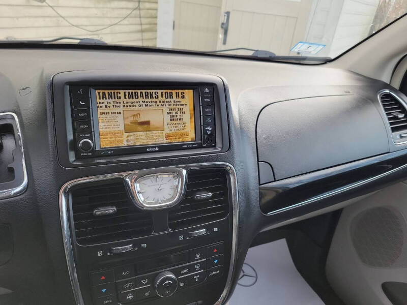 2014 Chrysler Town and Country 30th Anniversary
