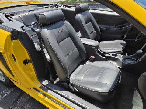 2004 Ford Mustang Deluxe