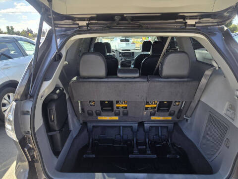 2013 Toyota Sienna SE 8-Passenger