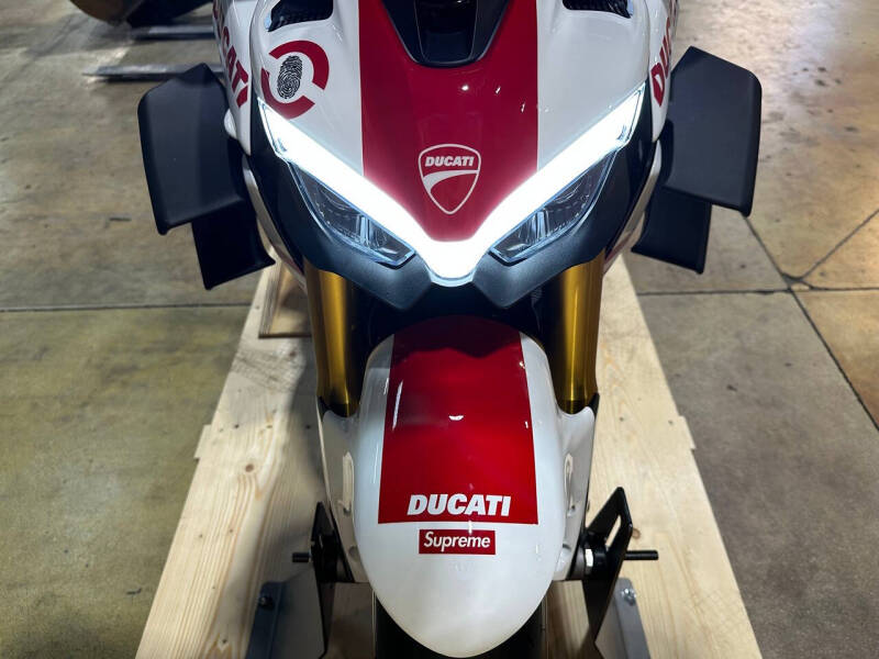 2025 Ducati Streetfighter V4 Supreme