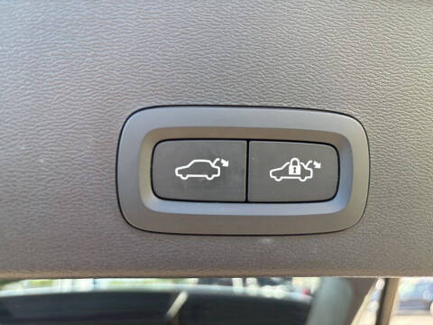 2024 Volvo XC40 B5 Plus Dark Theme