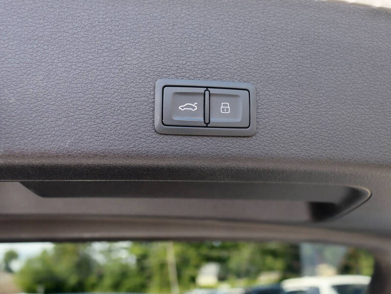 2019 Audi e-tron quattro Premium Plus