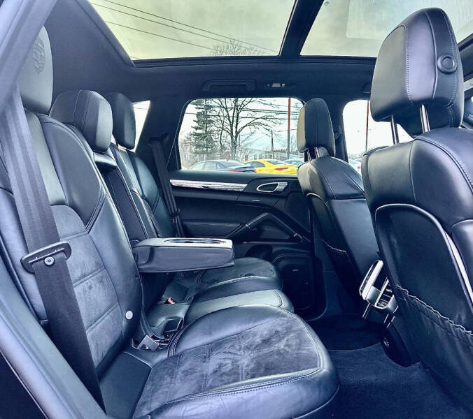 2017 Porsche Cayenne Platinum Edition