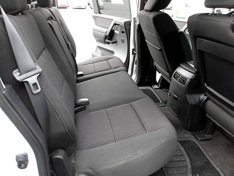 2011 Nissan Titan SV