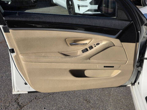 2011 BMW 5 Series 528i