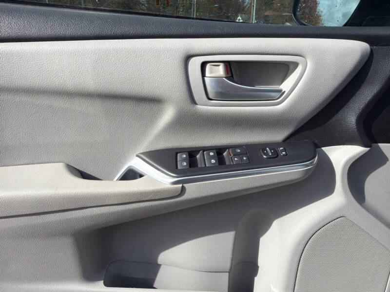 2016 Toyota Camry LE