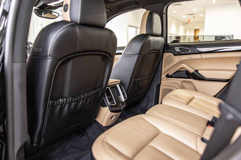 2017 Porsche Cayenne Platinum Edition