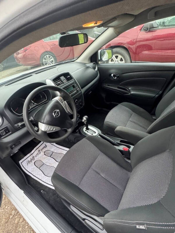 2018 Nissan Versa SV