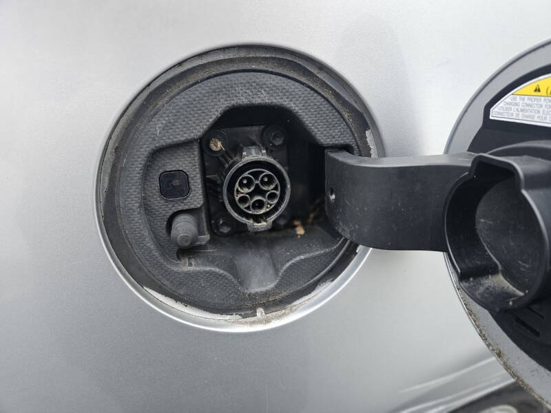 2013 Toyota Prius Plug-in Hybrid Advanced