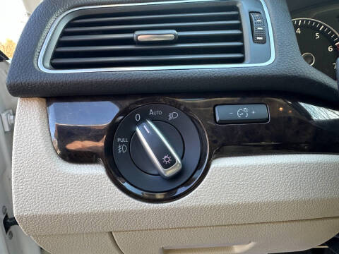 2015 Volkswagen Passat 1.8T SEL Premium