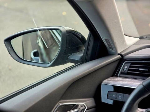 2022 Audi e-tron quattro Premium