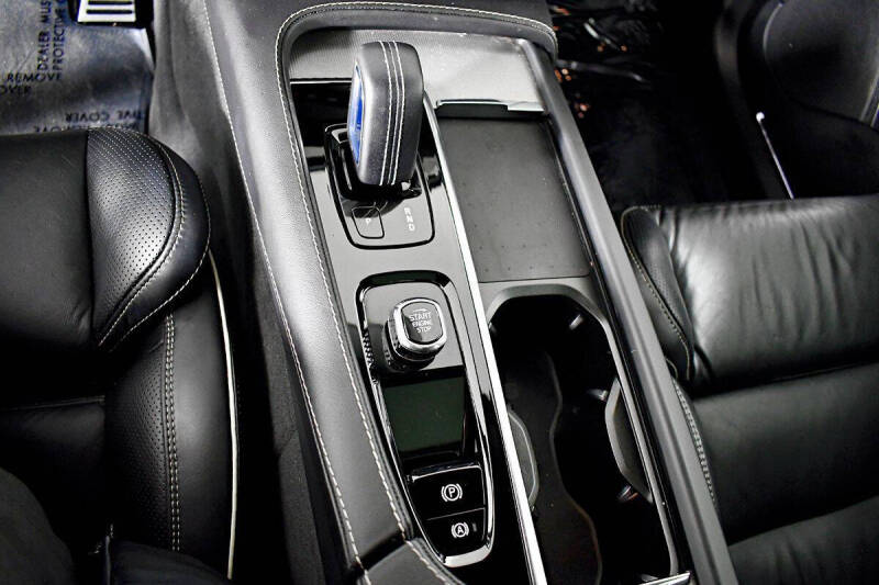 2022 Volvo XC90 Recharge T8 R-Design