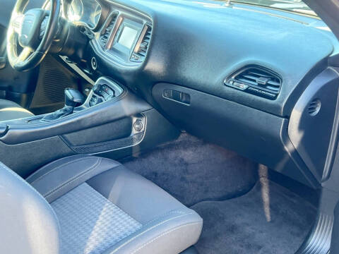 2017 Dodge Challenger SXT