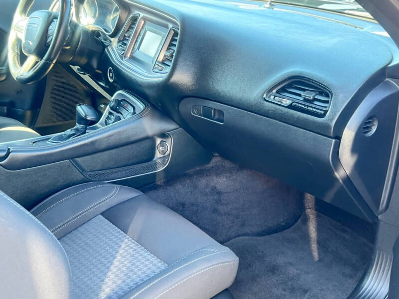 2017 Dodge Challenger SXT