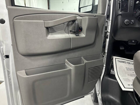 2025 Chevrolet Express LT 3500