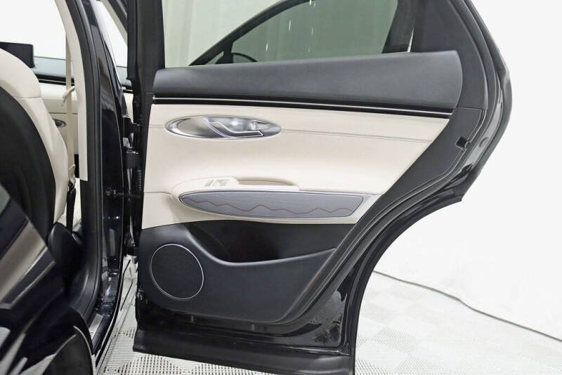 2024 Genesis GV70 2.5T Standard