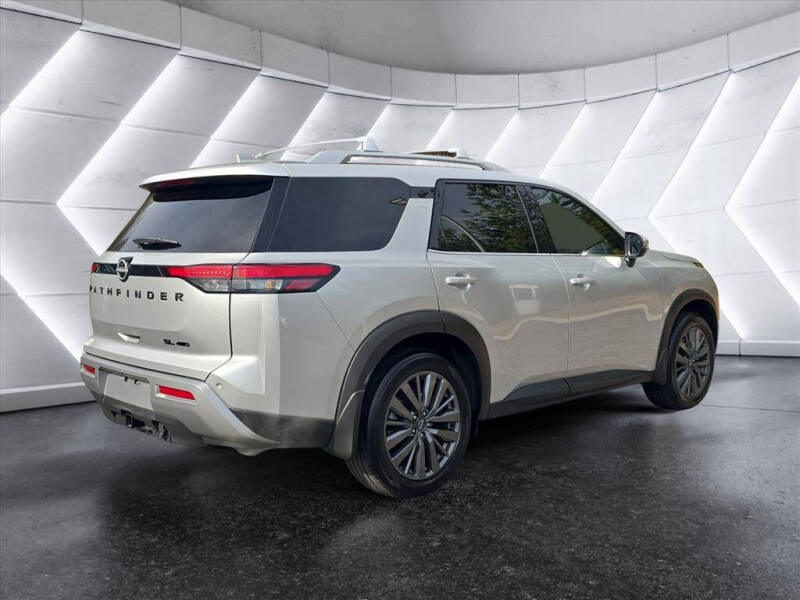 2025 Nissan Pathfinder SL