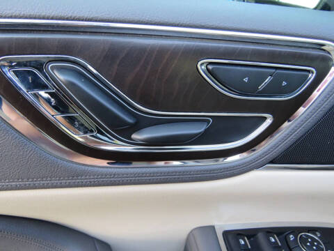 2017 Lincoln Continental Select