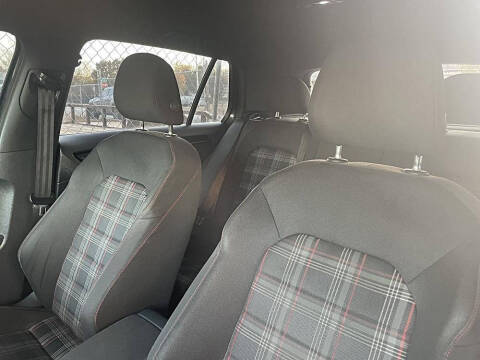 2017 Volkswagen Golf GTI Sport