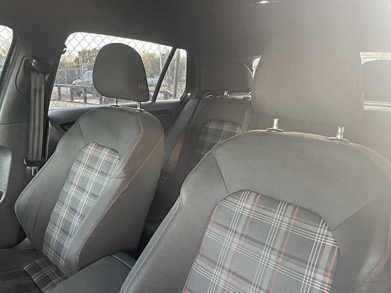 2017 Volkswagen Golf GTI Sport