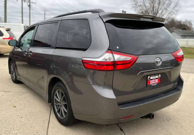2019 Toyota Sienna XLE 8-Passenger